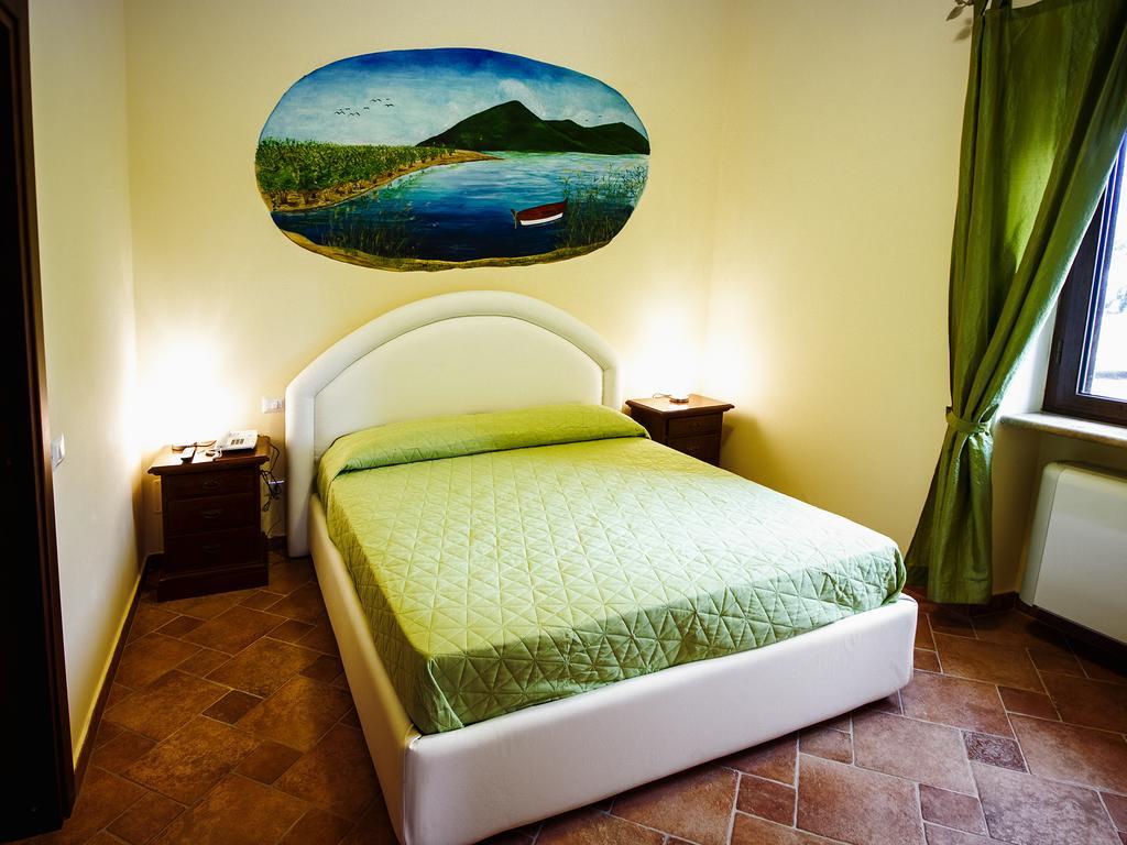 Agriturismo Ferrari Капрарола Стая снимка